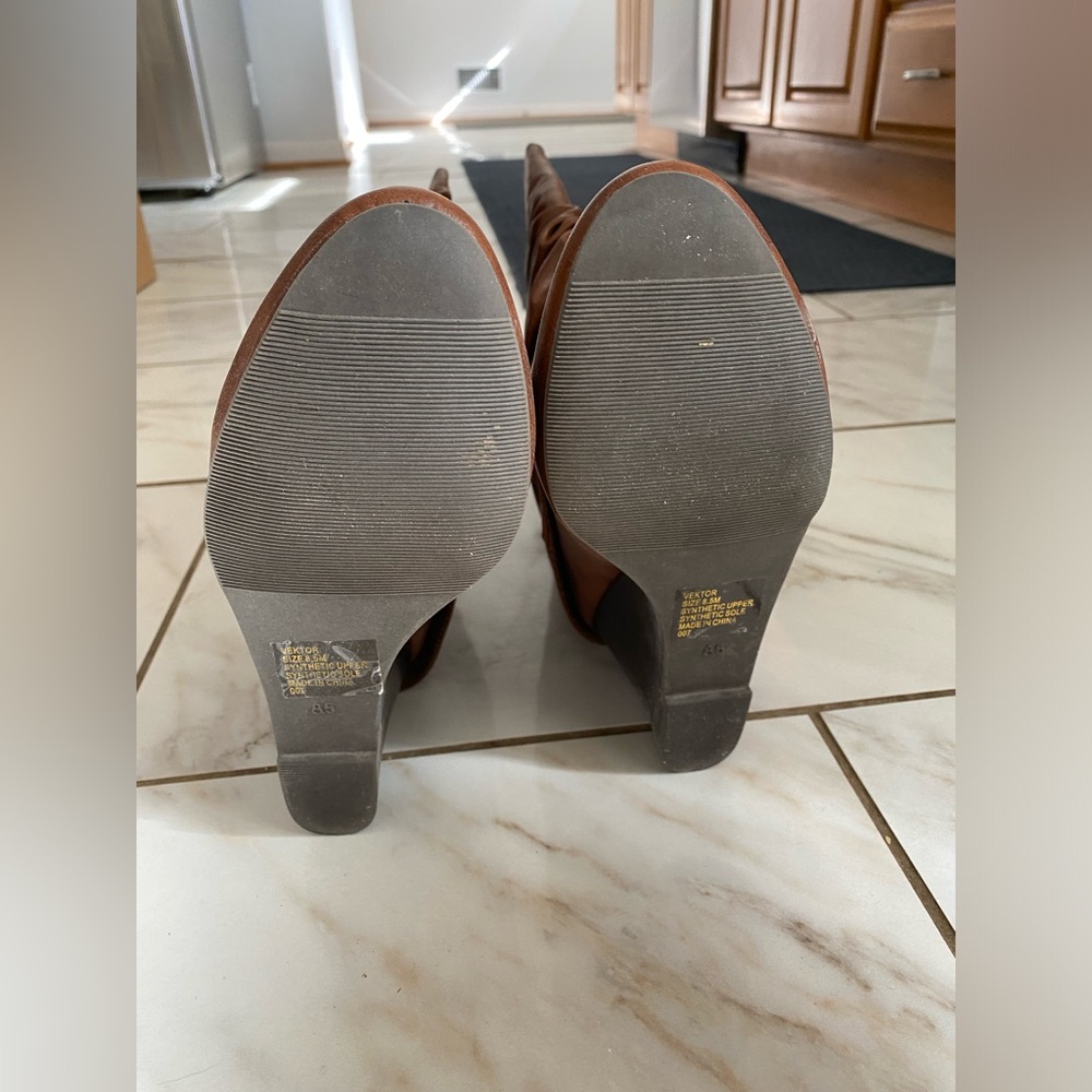 Boots - Picture 4 of 4